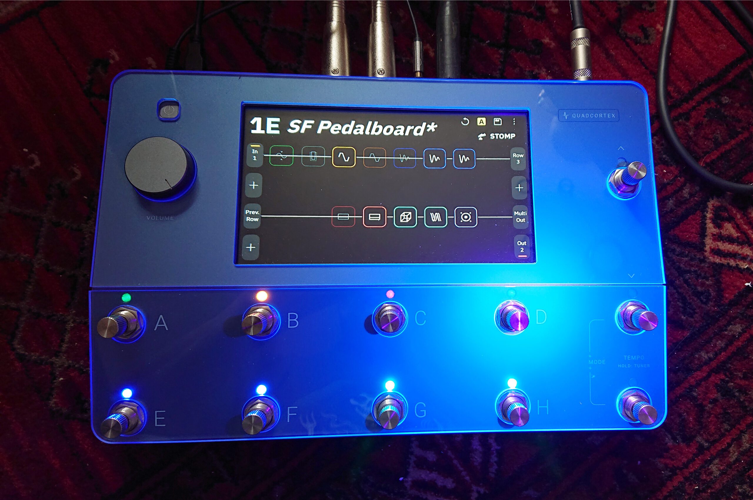 Fluorescent blue Plain, Studio version with screen accessible Fluorescent blue Plain, Studio version with screen accessible